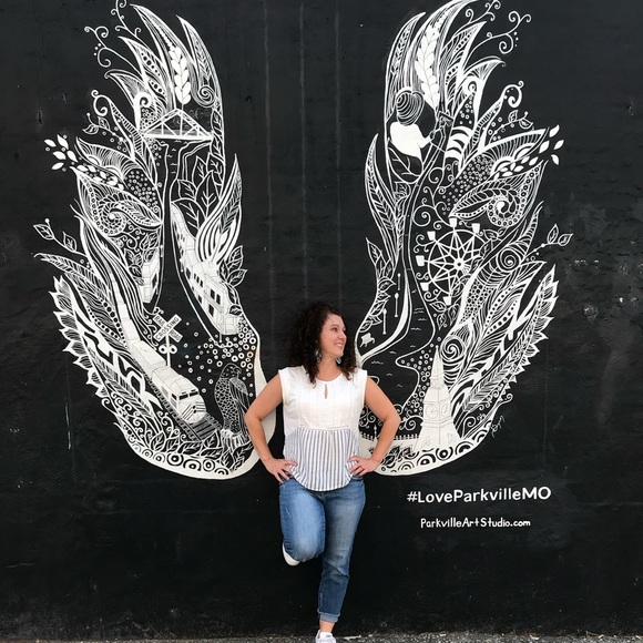 Meet your Posher, Sandy - Picture 1 of 1